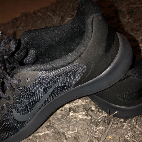 Nike - Picture 2 of 6